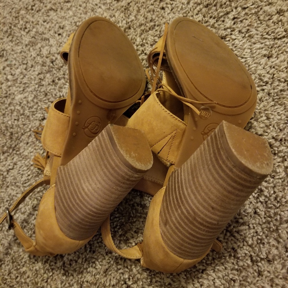 Heels - Picture 3 of 3